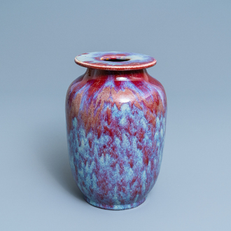 A Chinese two-colour flambé-glazed vase, 18/19th C.