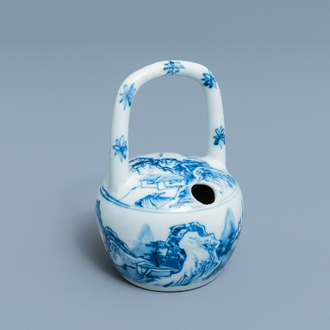 Un pot à chaux en porcelaine de Chine en bleu et blanc pour le Vietnam, Kangxi