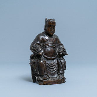 A Chinese bronze figure of a dignitary, 17/18th C.