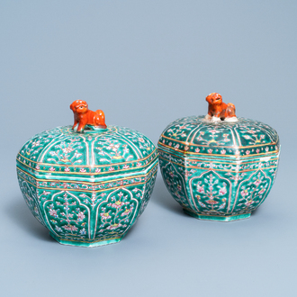 A pair of Chinese Thai market Bencharong covered boxes, 19th C.