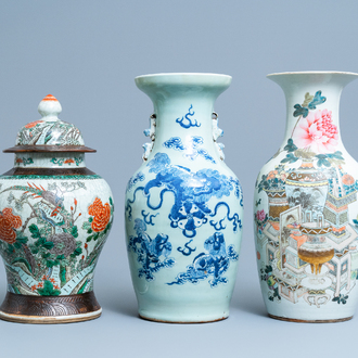 Drie Chinese vazen in qianjiang cai, celadon en Nanking craquelé porselein, 19/20e eeuw