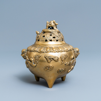 A Chinese bronze tripod censer and cover, 19/20th C.