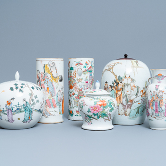 Six vases en porcelaine de Chine famille rose et qianjiang cai, 19/20ème