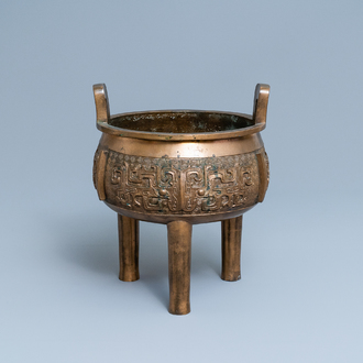 A large Chinese bronze tripod censer, 18/19th C.