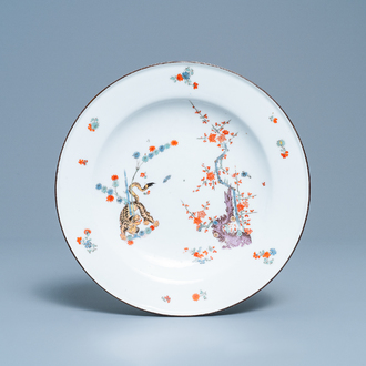 Een polychroom Kakiemon-stijl bord met een tijger, porselein uit Meissen, Duitsland, 18e eeuw