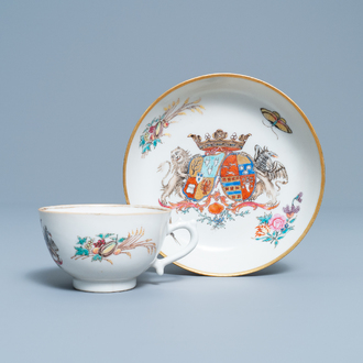 Une tasse et soucoupe en porcelaine de Chine famille rose pour le marché hollandais aux armes de Van Scholten et Wesele, Qianlong