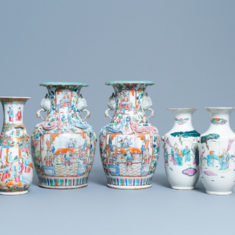 Cinq vases en porcelaine de Chine famille rose, 19ème