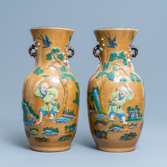 A pair of Chinese Nanking crackle-glazed vases with moulded design of Li Tieguai, 19th C.