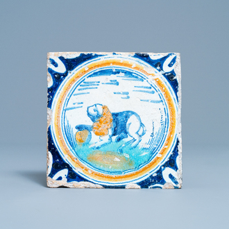 Een polychrome majolica medaillontegel met een leeuw, Noordelijke Nederlanden, ca. 1600