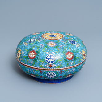 A round Chinese cloisonné box and cover, 19th C.