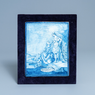 Een rechthoekige blauw-witte Delftse plaquette met Jezus en de Samaritaanse vrouw, gedateerd 1767