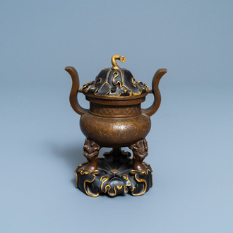 A Chinese bronze tripod censer with 'lotus leaf' cover and stand, 17/18th C.