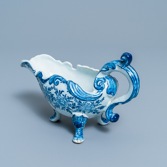 Een blauw-witte Delftse sauskom, 18e eeuw