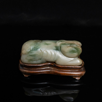 A Chinese jadeite model of a dog, 19/20th C.
