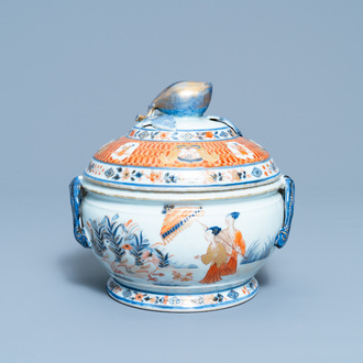 Een Chinese Imari-stijl dekselterrine naar Cornelis Pronk: 'Parasoldames', Qianlong