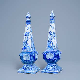 A pair of impressive Dutch Delft blue and white obelisks, 18th C.