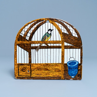 Une plaque en forme de cage à oiseaux en faïence de Delft polychrome, datée 1773