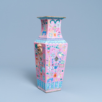 A square Chinese pink-ground famille rose 'antiquities' vase, 19th C.