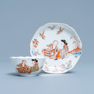Une tasse et soucoupe en porcelaine de Chine à décor d'après Cornelis Pronk, Yongzheng/Qianlong