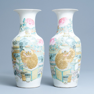 Une paire de vases en porcelaine de Chine qianjiang cai, 19/20ème