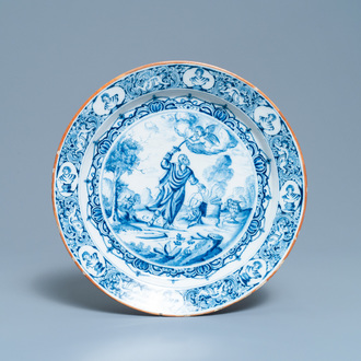 Un plat en faïence de Delft en bleu et blanc à décor du 'Sacrifice d'Isaac', 18ème