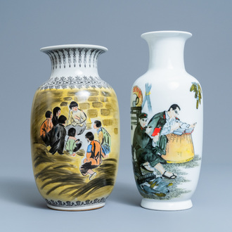 Deux vases en porcelaine de Chine à décor de la 'Révolution Culturelle', 20ème