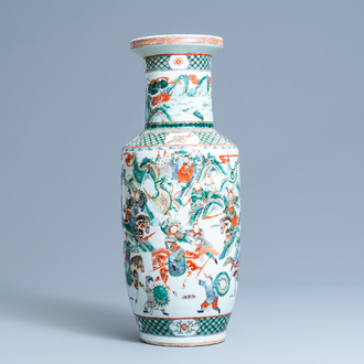 A Chinese famille verte rouleau 'battle scene' vase, 19th C.