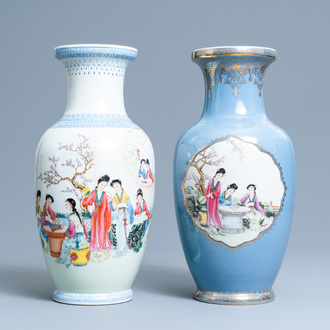Deux vases en porcelaine de Chine famille rose, République