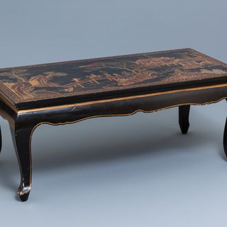 Une table de forme rectangulaire en bois laqué pour le marché européen, Chine, 19ème