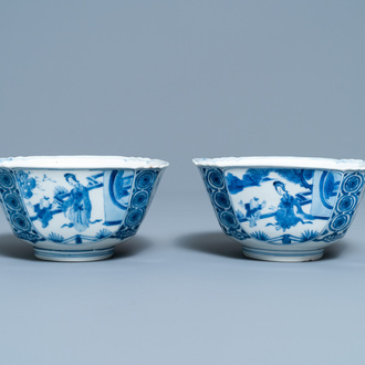 Twee Chinese blauw-witte kommen, Chenghua merk, Kangxi