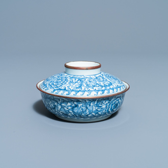 A Chinese blue and white Vietnamese market 'Bleu de Hue' bowl and cover, 19th C.