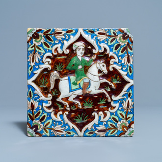 Een polychrome reliëftegel met een prins te paard, Qajar, Iran, 19e eeuw