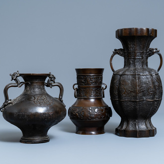 Drie Chinese archaïsche bronzen vazen, 18/19e eeuw