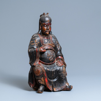 Een grote Chinese gelakte houten figuur van Guandi, Kangxi