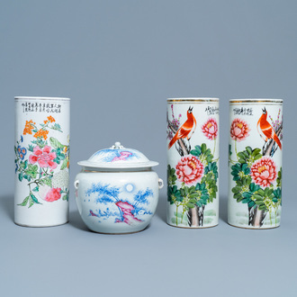 Trois porte-chapeaux et un pot couvert en porcelaine de Chine qianjiang cai, 19/20ème