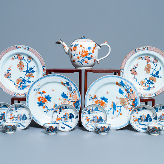 Quatre assiettes, une grande théière et six tasses et soucoupes en porcelaine de Chine de style Imari, Kangxi/Qianlong