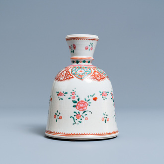 Une base de narguilé en porcelaine de Chine famille rose pour le marché islamique, Qianlong