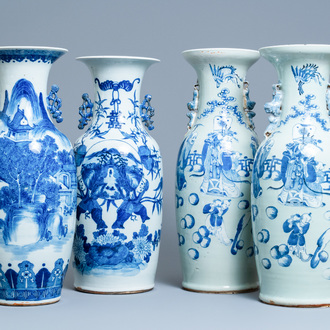 Quatre vases en porcelaine de Chine en bleu et blanc et à fond céladon, 19ème