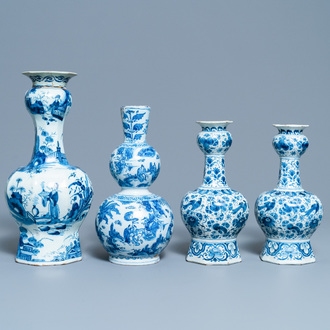 Quatre vases en faïence de Delft en bleu et blanc, 17/18ème