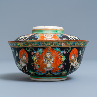 Un bol couvert en porcelaine de Chine Bencharong pour le marché thai, 19ème
