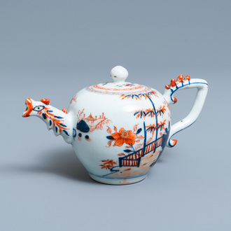 Une théière en porcelaine de Chine de style Imari, Kangxi