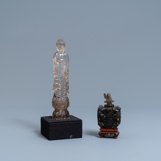 Une figure de Bouddha et un petit vase couvert en cristal de rocher sculpté, Chine, 19/20ème