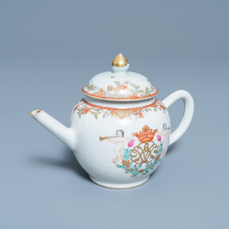 Une théière couverte en porcelaine de Chine famille rose à décor d'un monogramme, datée 1763, Qianlong