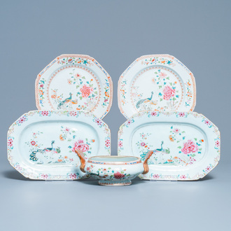 Cinq pièces en porcelaine de Chine famille rose à décor de deux paons, Qianlong