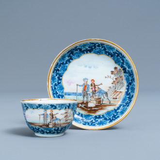 Une tasse et soucoupe en porcelaine de Chine d'exportation à décor d'un marchand de harengs, Qianlong