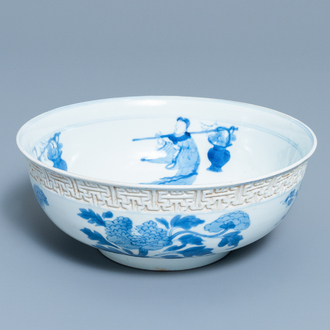 Een Chinese blauw-witte kom met reliëfdecor, Kangxi