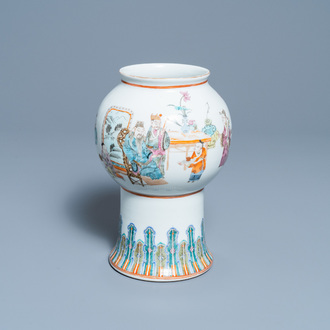 Un vase en porcelaine de Chine famille rose, marque de Daoguang, 19/20ème