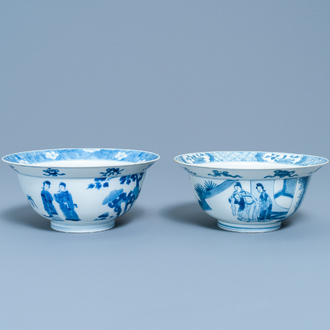 Twee Chinese blauw-witte klapmuts kommen, Kangxi