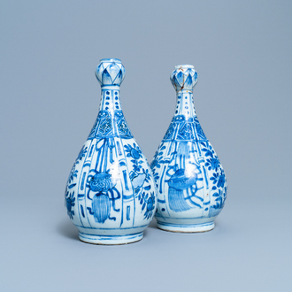 A pair of Chinese blue and white garlic-mouth bottle vases, Wanli