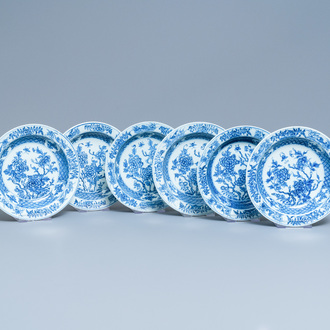 Six assiettes en porcelaine de Chine en bleu et blanc, Yongzheng/Qianlong